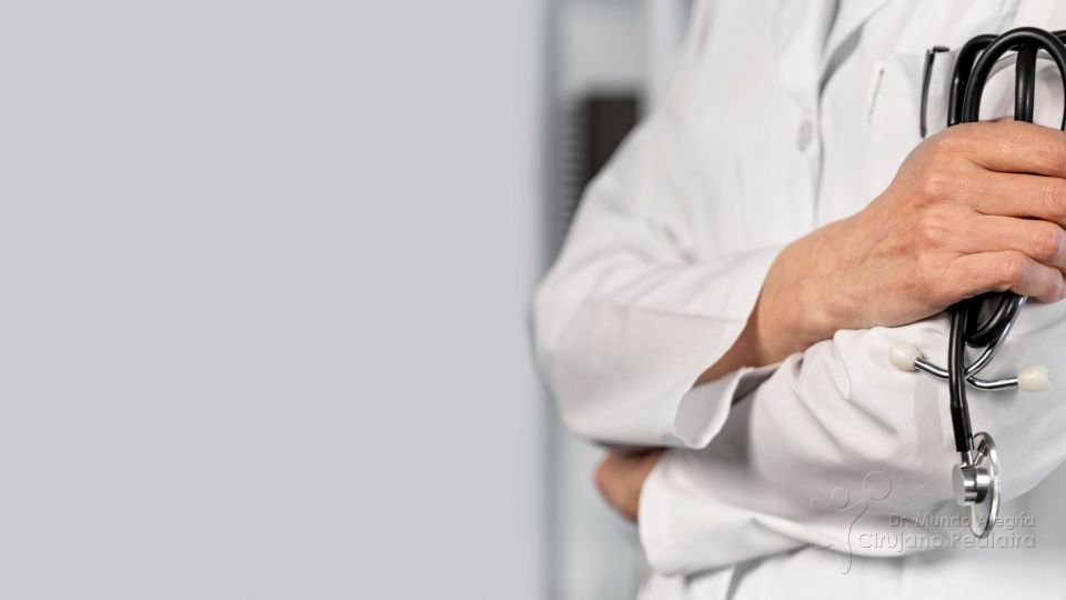 Foto doctor para galeria citas Cirujano Pediatra Dr. Alejandro Mundo Alegría